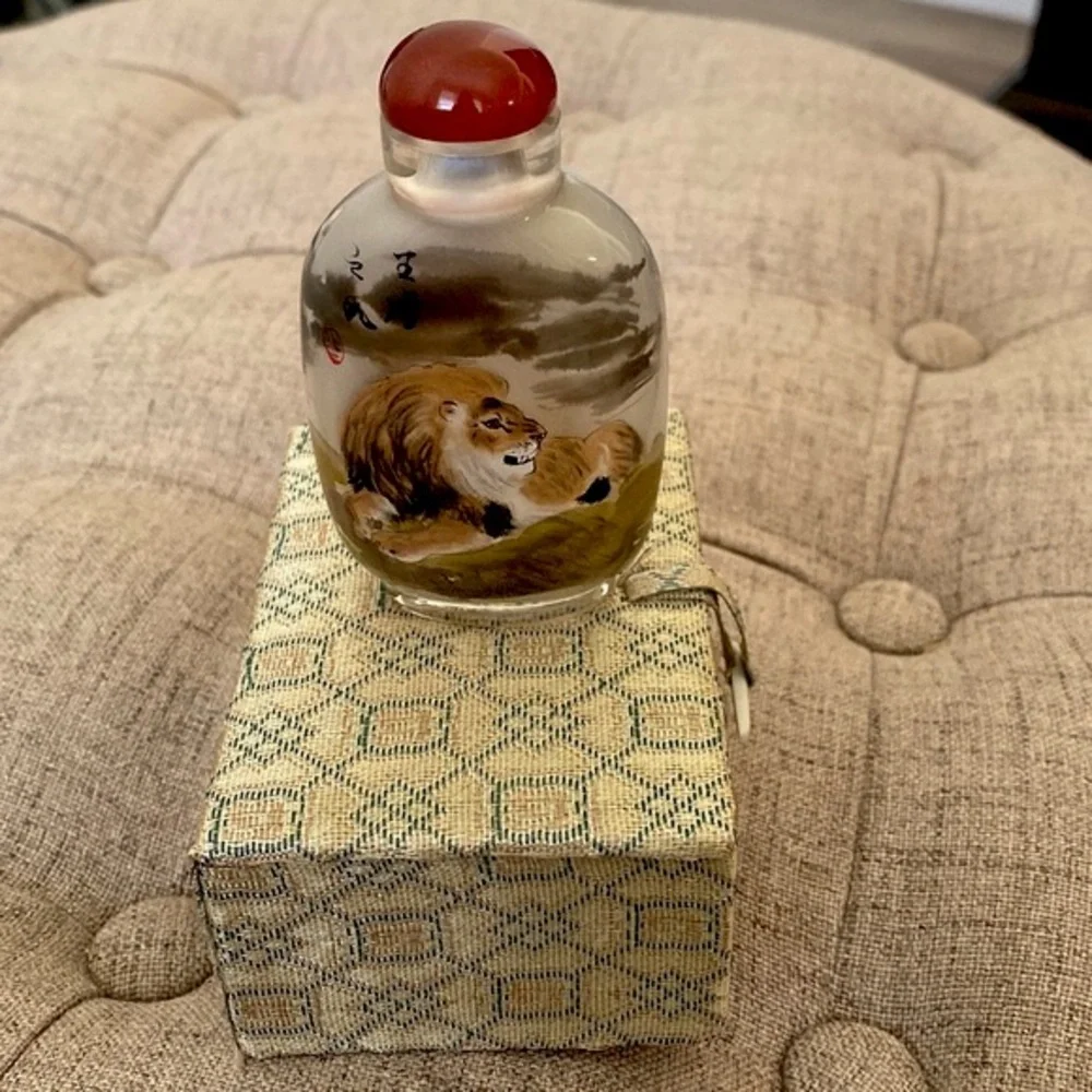 NWOT Chinese Reverse Painted Glass Snuff Bottle Double Scene Lion